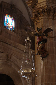 Lámpara en la Catedral de Guadix, Granada, Andalucía