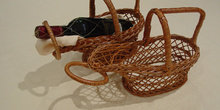 Cesta de mimbre para servicio de vino