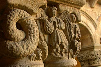 Capitel labrado de la Colegiata de Santillana del Mar, Cantabria