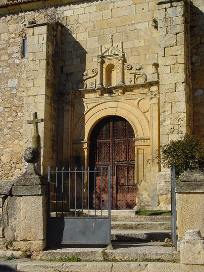 Puerta de iglesia en Redueña