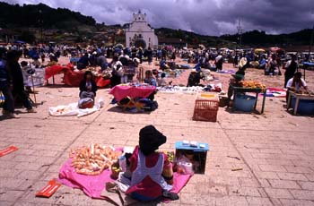 Día de mercado en la Plaza Mayor de San Juan Chamula, México