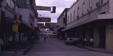 Calle comercial en Ciudad de Guatemala