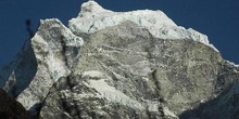 Acercamiento al Kang Tega, visto desde Tengboche