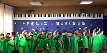 2º B dancing the Christmas tree