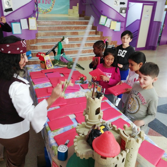 Mercadillo de Libros, premiados, y exposición de trabajos. Día del Libro curso 18-19 22