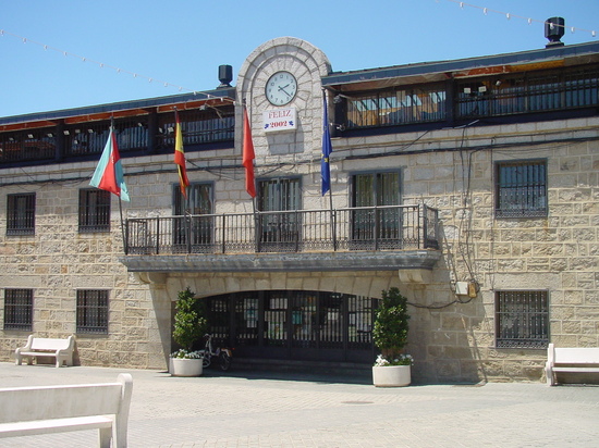 Fachada del Ayuntamiento de Colmenarejo