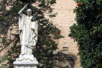 Escultura del Obispo Osio, Córdoba, Andalucía