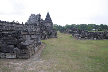 Ruinas del templo Perwara, Prambanan, Jogyakarta, Indonesia