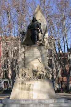 Monumento al cabo Noval, obra de Mariano Benlliure en  1912)