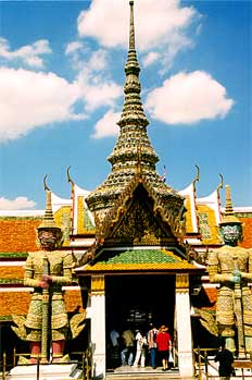 Entrada guardada por guerreros, Tailandia