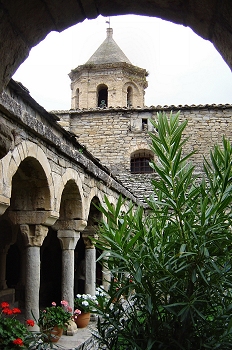 Campanario visto desde el claustro, Huesca