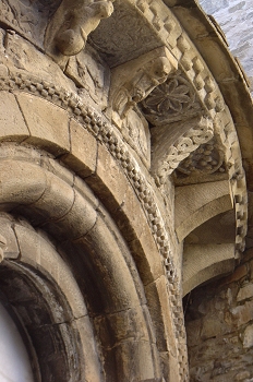 Canecillos y metopas, Jaca, Huesca