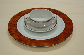 Plato y taza de consomé