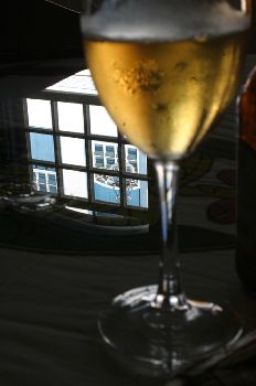 Copa de cerveza en un local de Paraty; Rio de Janeiro; Brasil;