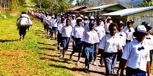 Colegiales en el valle de Baliem, Irian Jaya, Indonesia