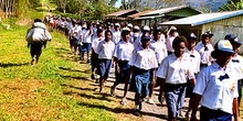 Colegiales en el valle de Baliem, Irian Jaya, Indonesia