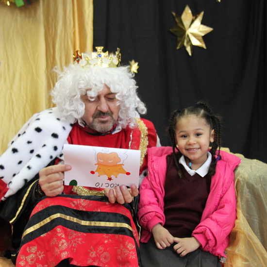 Visita de sus Majestades los Reyes Magos al colegio Luis Bello en moto 2018 31