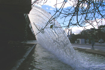 Fuente en Plaza de Colón, Madrid