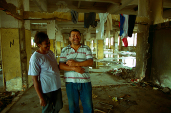 Casa adaptada en antigua fábrica, favela de Sao Paulo, Brasil