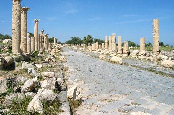 Camino con columnas, Umm Qais, Jordania