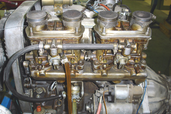 Línea de carburadores dobles