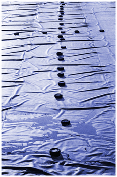 Fotografía artística de la construcción de un embalse utilizando