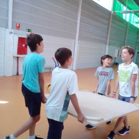 2019_06_11_Sexto B comienza el montaje del escenario para la graduación_CEIP FDLR_Las Rozas 11