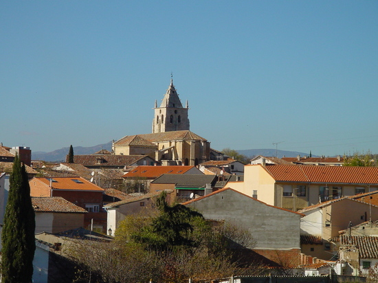 Vista de Torrelaguna con la iglesia de la Magdalena al fondo