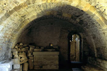 Entrada cámara anexa oriental de la planta baja de Santa María d