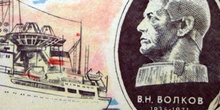 Retrato de un hombre e ilustración de un barco