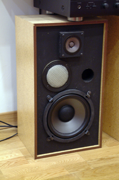 Altavoz de tres vías