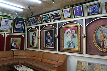 Recibidor del estudio de un fotógrafo, Medam, Sumatra, Indonesia