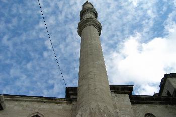 Yeni Camii, detalle del exterior con minarete, Estambul, Turquía