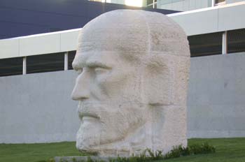 Escultura urbana de Ramón y Cajal