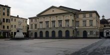 Plaza Garibaldi y teatro municipal, Lucca