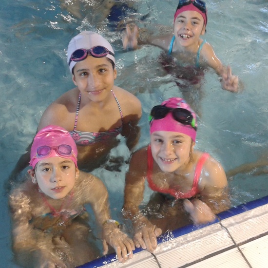  jugamos en la piscina 3