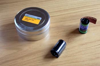 Chasis y lata de película