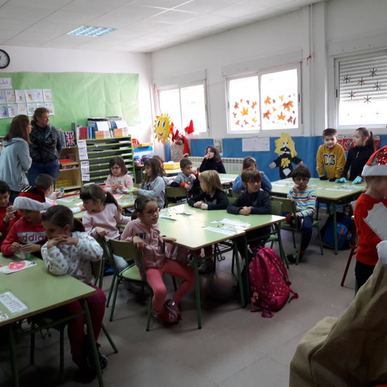 Santa Claus comes to School 5