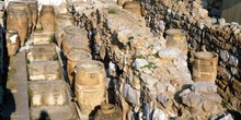 Vasijas de barro en los almacenes del Palacio de Cnosos, Creta