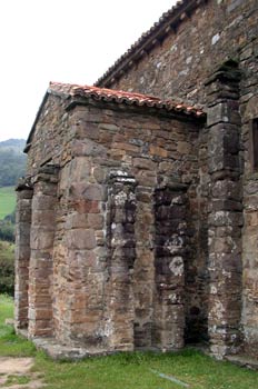 Lateral de la Iglesia de Santa Cristina de Lena, Lena, Principad