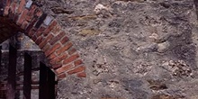 Detalle de un arco de piedra