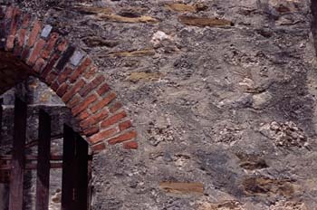 Detalle de un arco de piedra