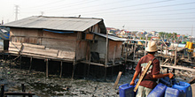 Casas y agua contaminada, Jakarta, Indonesia