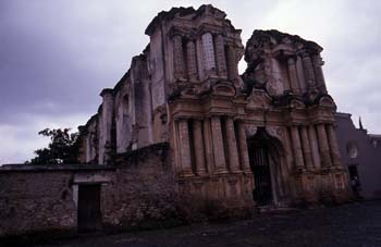 Ruinas de una iglesia en Antigua, Guatemala