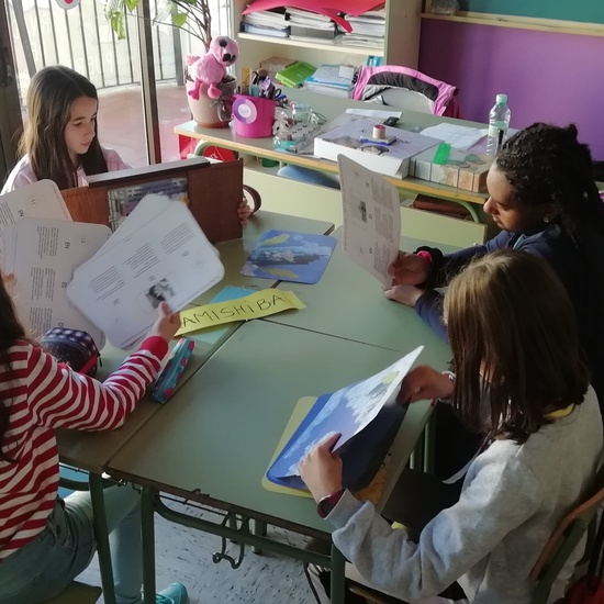 Talleres de chapas con iconos olímpicos, viseras y papiroflexia. 12