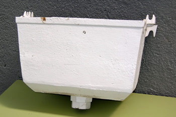 Cisterna de inodoro en fundición