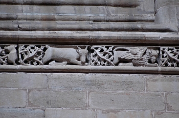 Catedral de Huesca. Cenefa con adornos de animales