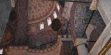 Detalles de bóvedas y cúpulas decoradas en Yeni Camii, Estambul,