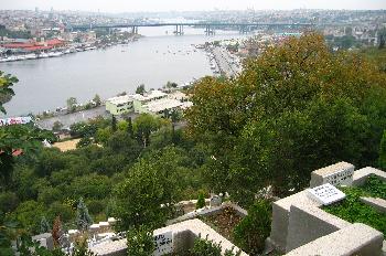 Vista del Bósforo desde el cementerio de Eyup, Estambul, Turquía