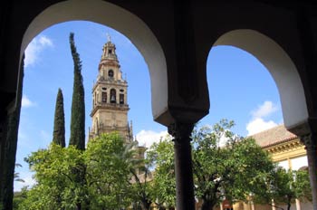 Patio de los Naranjos y Torre de la Mezquita-Catedral, Córdoba;